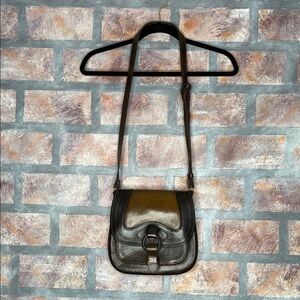 ANNA CAINZO : Brown Crossbody Bag with Flap Closure and Adjustable Strap